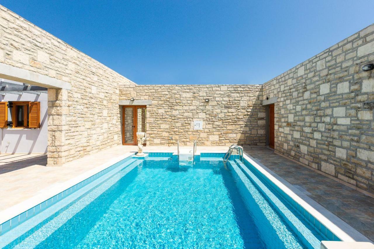 Villa Ypsilon Karotí Exterior foto